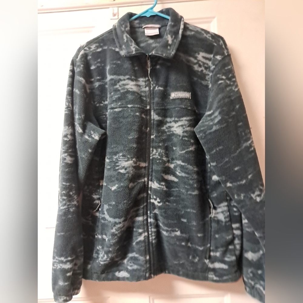 Columbia Fleece Unisex Med. Full Zip Charcoal Camo Jacket.